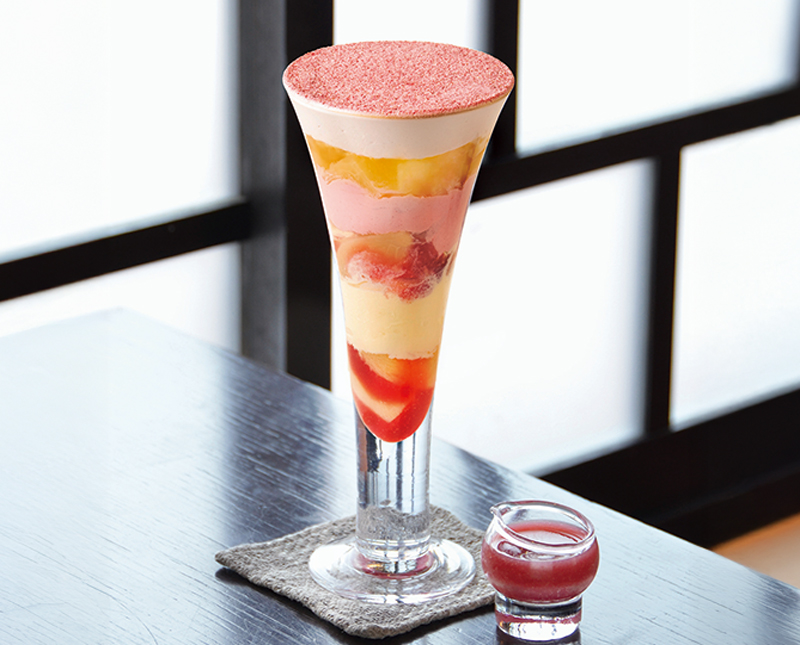 夏恋の桃色パフェ